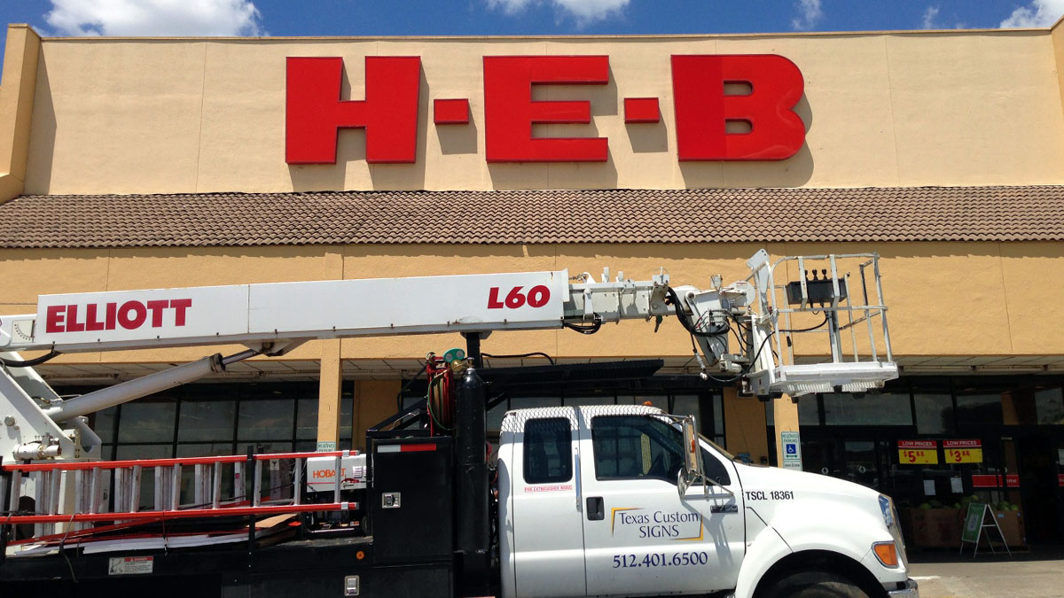 HEB sign repaired by Texas Custom Signs